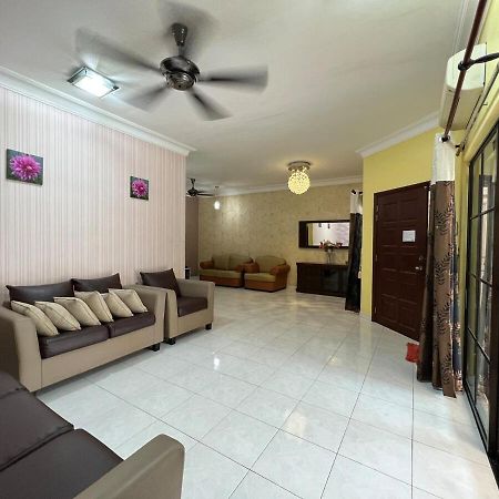 Rini Utama Homestay Skudai Eksteriør billede