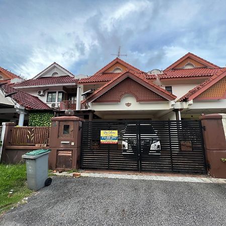 Rini Utama Homestay Skudai Eksteriør billede