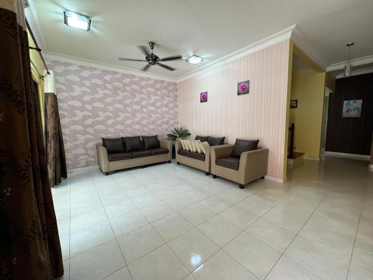 Rini Utama Homestay Skudai Eksteriør billede